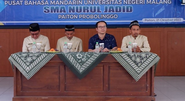 31 siswa SMA Nurul Jadid menerima beasiswa Hanyu Shuiping Kaoshi (HSK) dari Confucius Instite