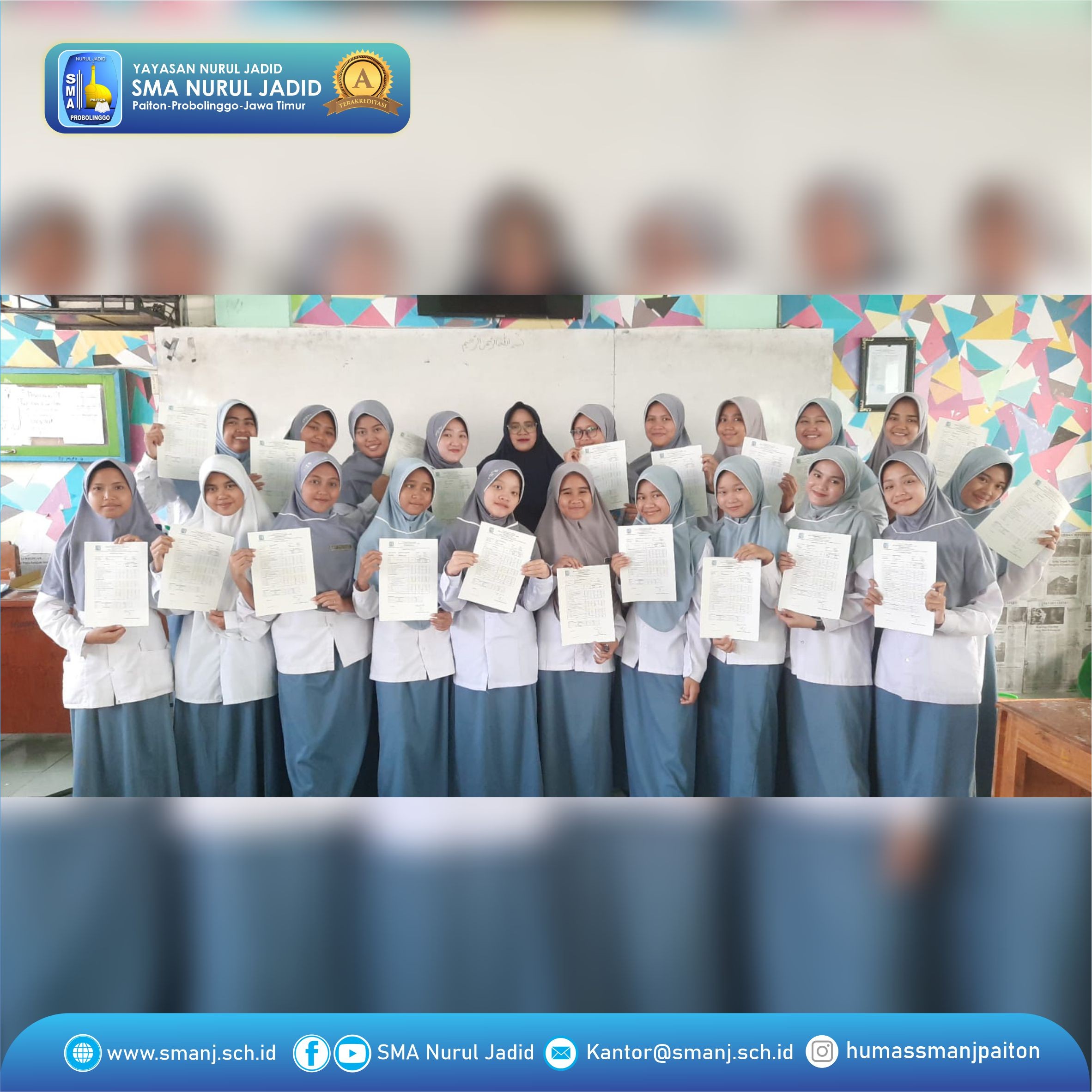 Menerima rapor Penilaian Tengah Semester (PTS) Genap 2023.