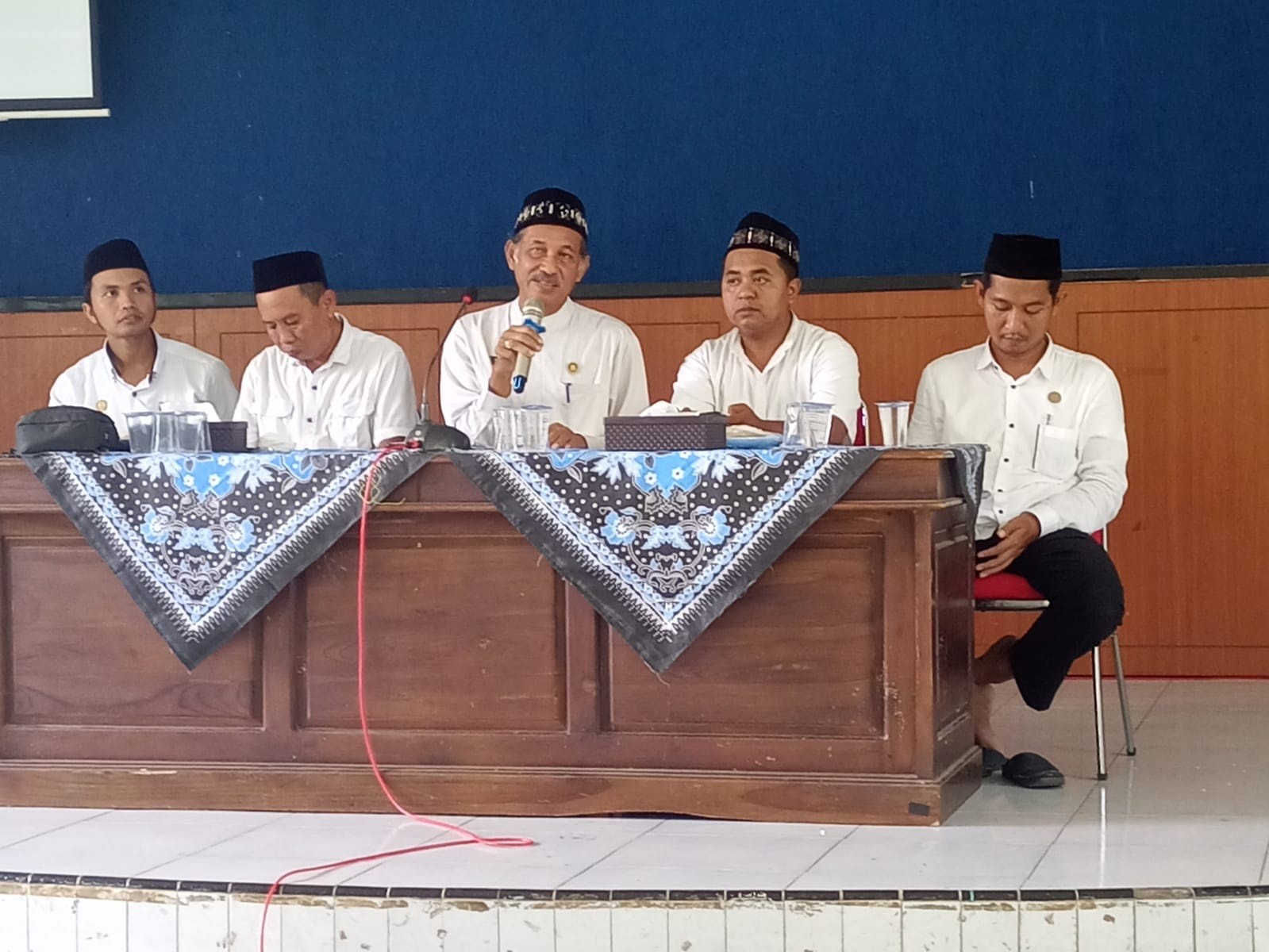 Rapat Bulanan SMA NURUL JADID: Mengutamakan Peningkatan Kualitas Pendidikan dan Pelayanan